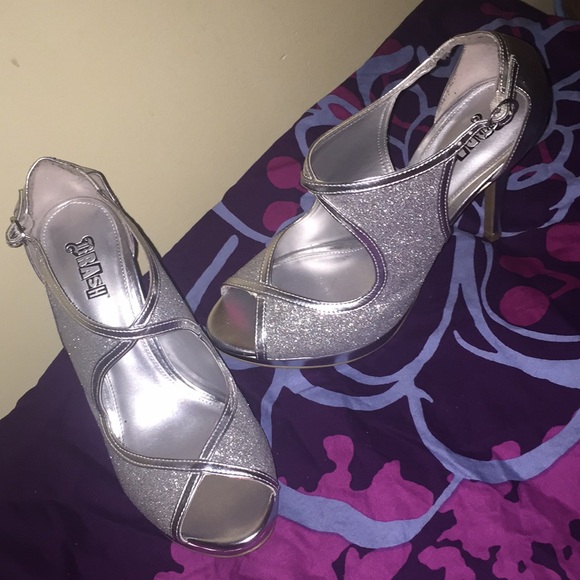 Heels - Picture 2 of 3